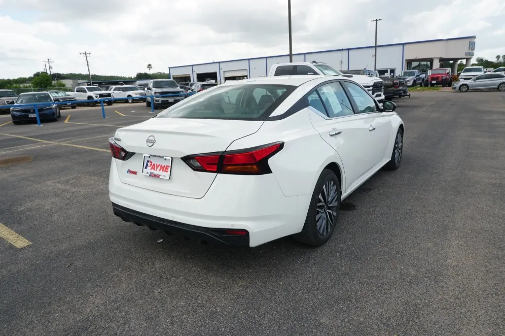 2025 Nissan Altima SV