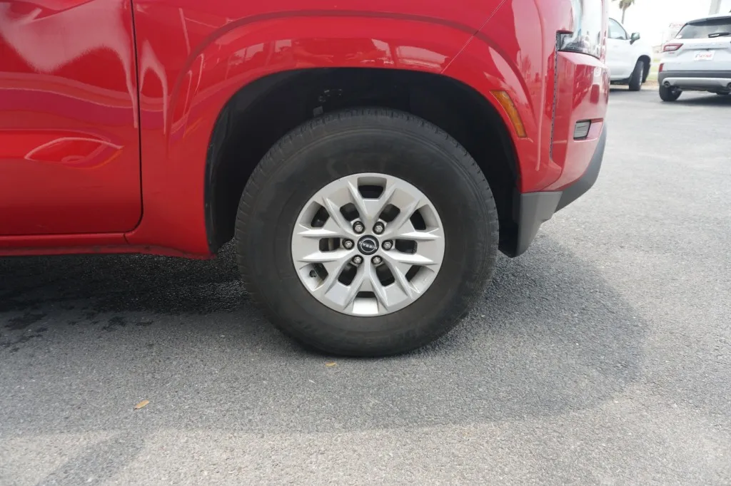 2024 Nissan Frontier SV