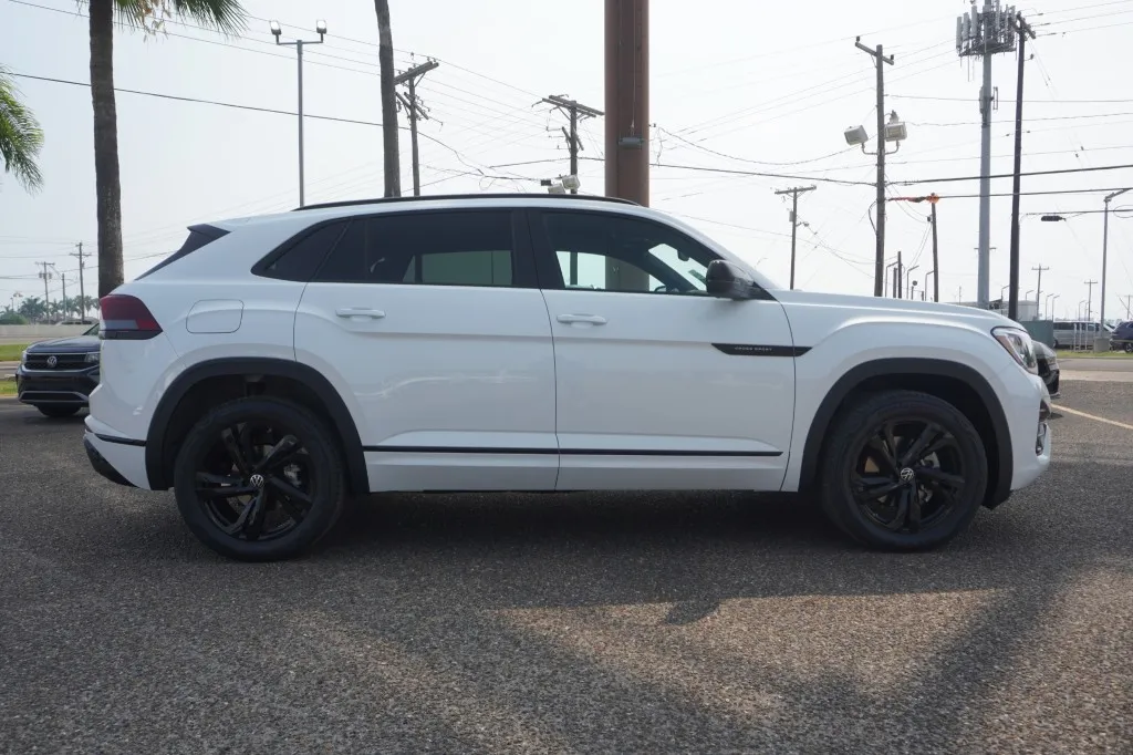 2026 Volkswagen Atlas Cross Sport 2.0T SEL R-Line Black