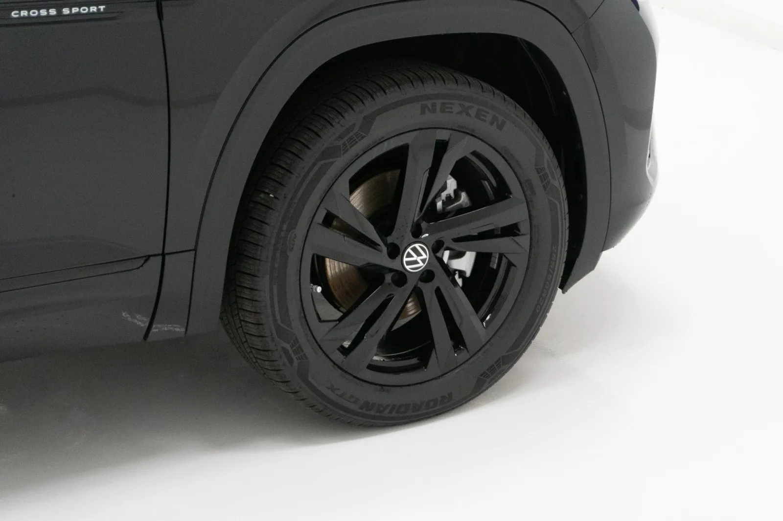 2026 Volkswagen Atlas Cross Sport 2.0T SEL R-Line Black 2026 Volkswagen Atlas Cross Sport 2.0T SEL R-Line Black