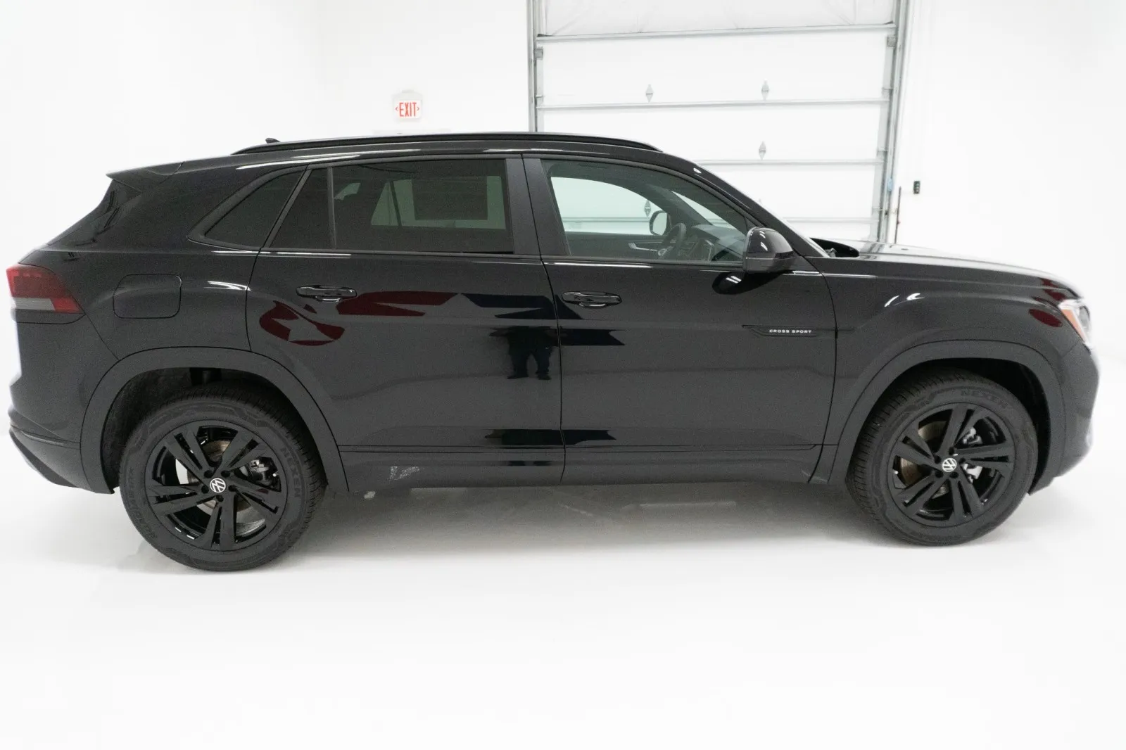 2026 Volkswagen Atlas Cross Sport 2.0T SEL R-Line Black 2026 Volkswagen Atlas Cross Sport 2.0T SEL R-Line Black