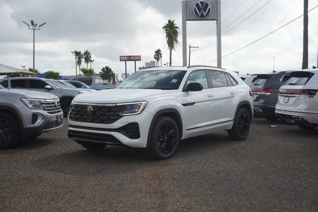 2026 Volkswagen Atlas Cross Sport 2.0T SEL R-Line Black