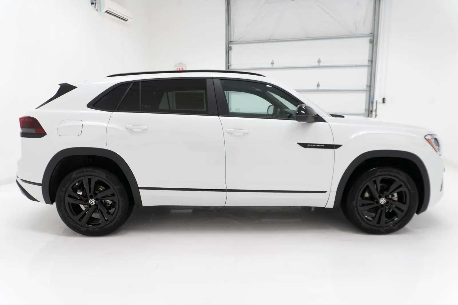2026 Volkswagen Atlas Cross Sport 2.0T SEL R-Line Black 2026 Volkswagen Atlas Cross Sport 2.0T SEL R-Line Black
