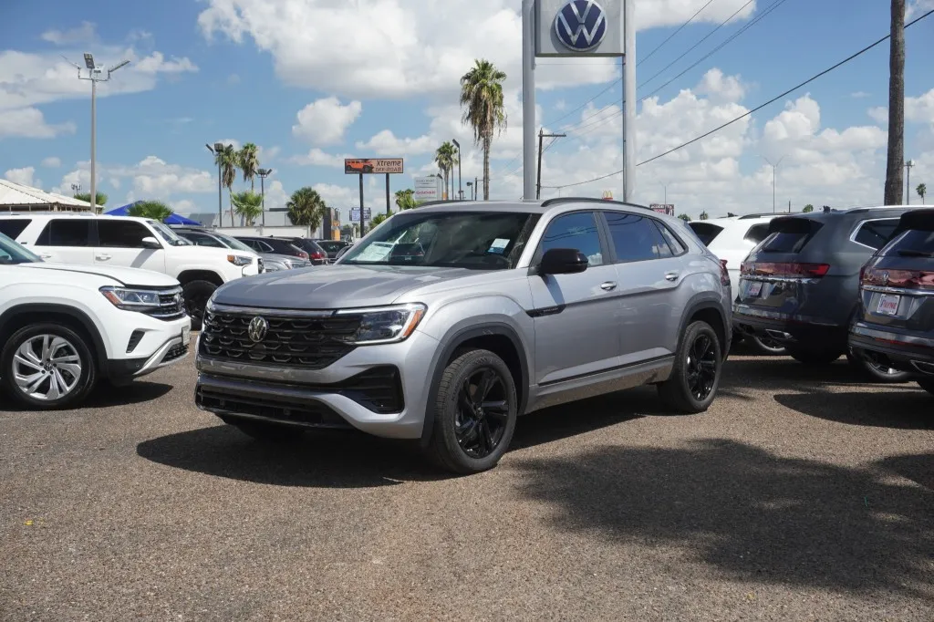 2026 Volkswagen Atlas Cross Sport 2.0T SEL R-Line Black