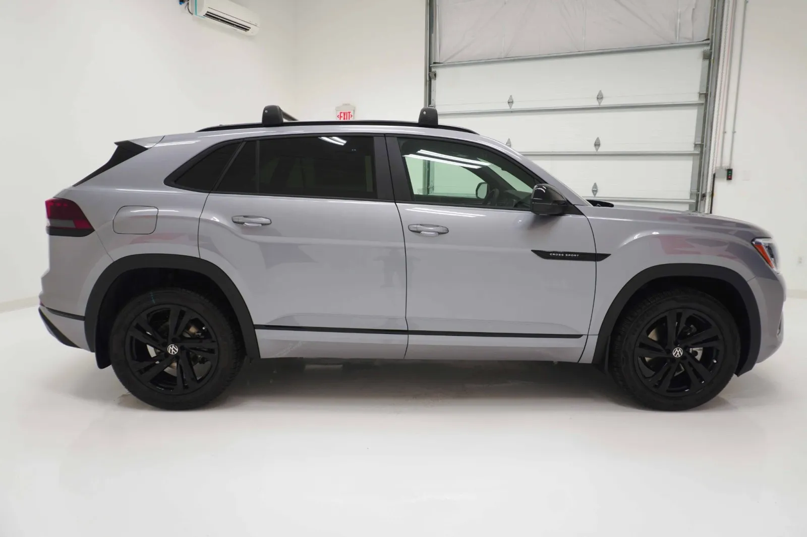 2026 Volkswagen Atlas Cross Sport 2.0T SEL R-Line Black 2026 Volkswagen Atlas Cross Sport 2.0T SEL R-Line Black