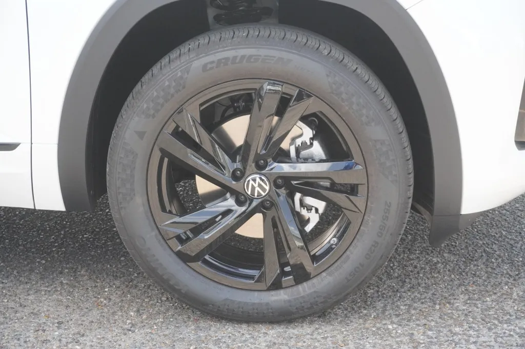 2026 Volkswagen Atlas Cross Sport 2.0T SEL R-Line Black