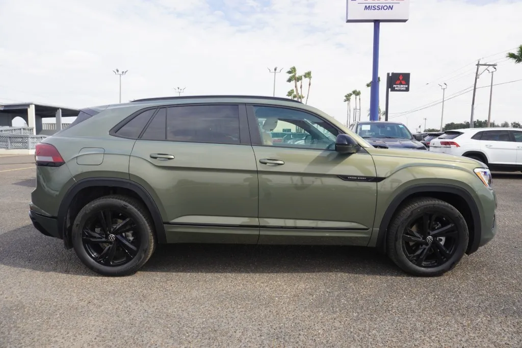 2026 Volkswagen Atlas Cross Sport 2.0T SEL R-Line Black