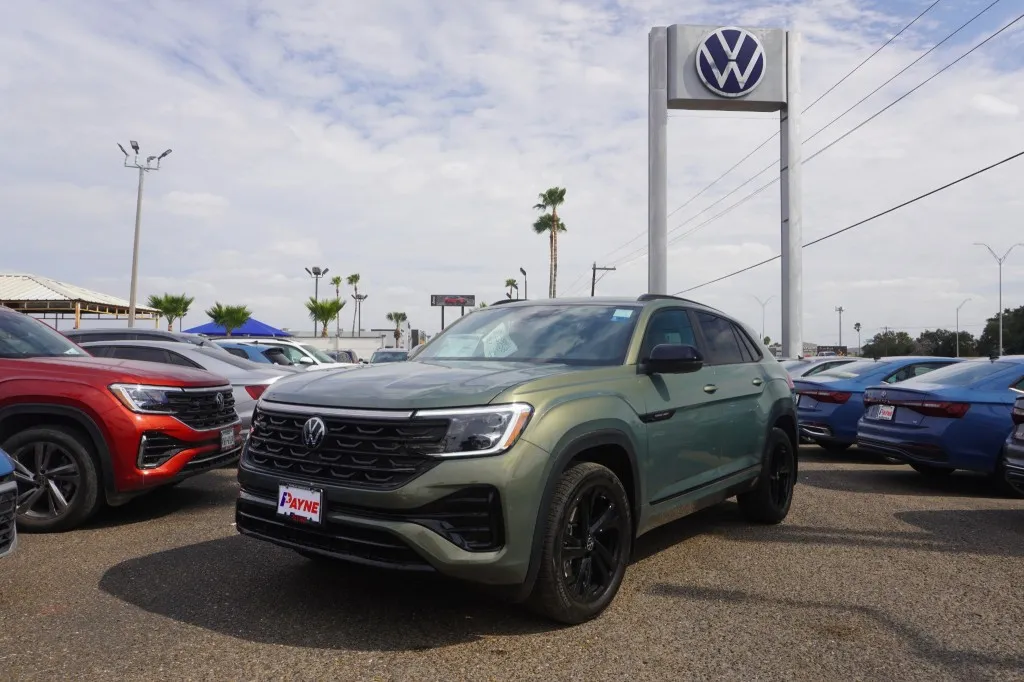 2026 Volkswagen Atlas Cross Sport 2.0T SEL R-Line Black