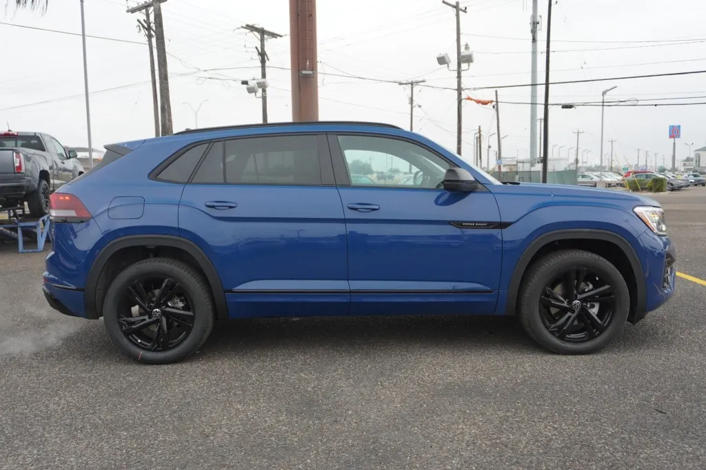 2025 Volkswagen Atlas Cross Sport 2.0T SEL R-Line Black 2025 Volkswagen Atlas Cross Sport 2.0T SEL R-Line Black