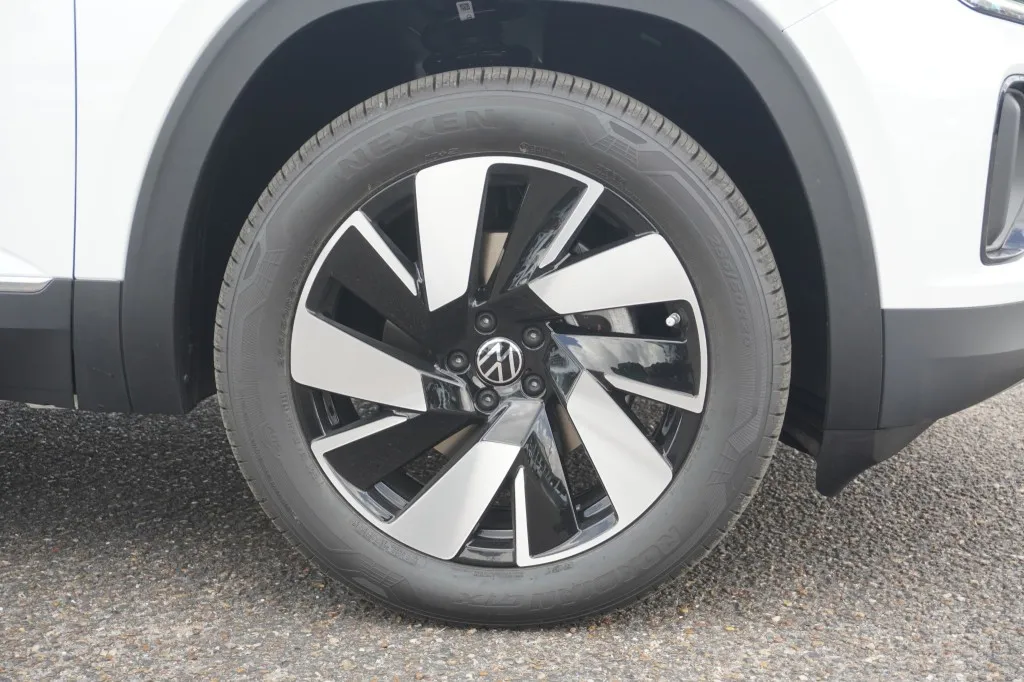 2026 Volkswagen Atlas Cross Sport 2.0T SEL