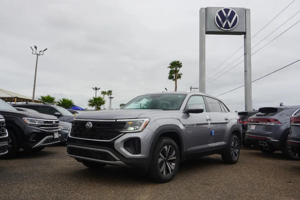 2026 Volkswagen Atlas Cross Sport 2.0T SE