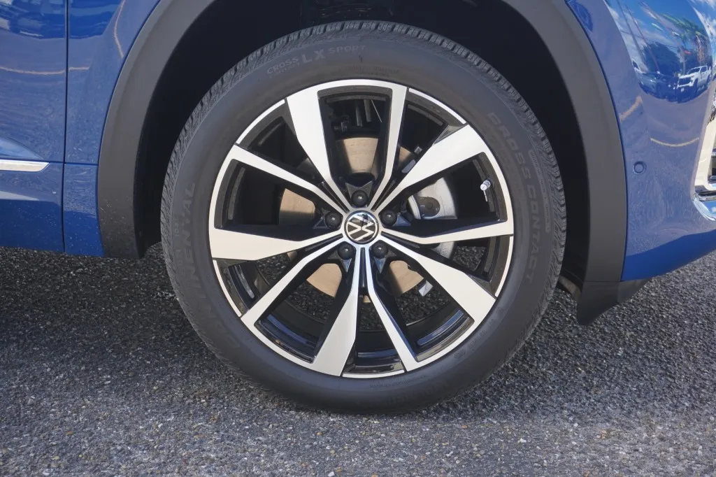 2026 Volkswagen Atlas Cross Sport 2.0T SEL Premium R-Line 2026 Volkswagen Atlas Cross Sport 2.0T SEL Premium R-Line