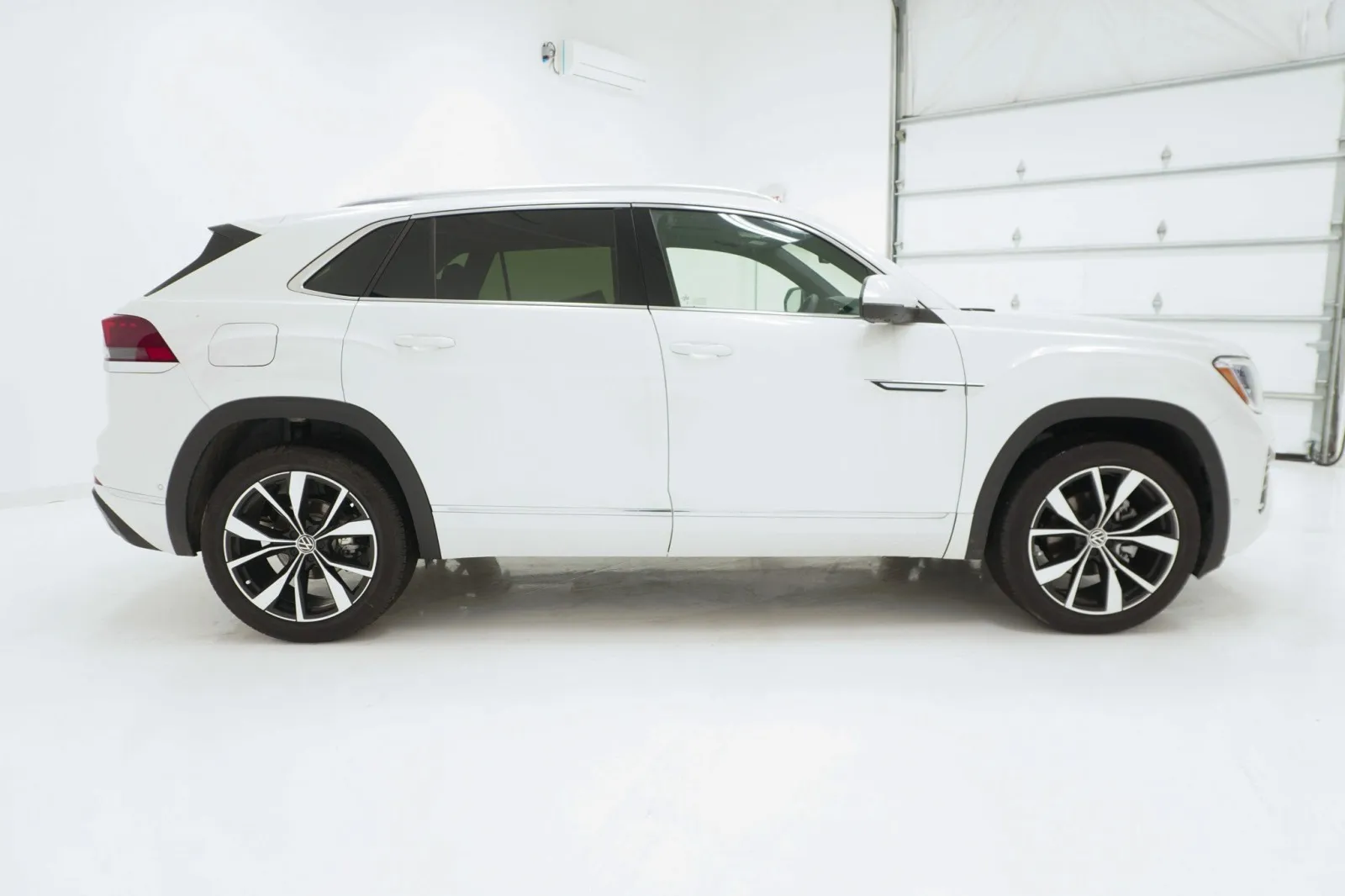 2026 Volkswagen Atlas Cross Sport 2.0T SEL Premium R-Line 2026 Volkswagen Atlas Cross Sport 2.0T SEL Premium R-Line