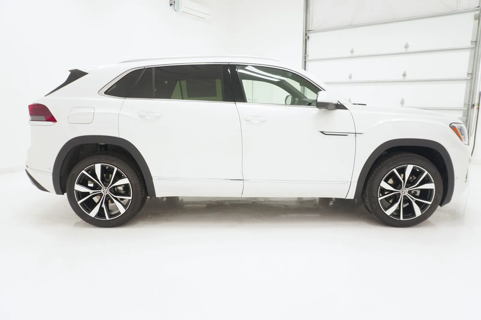 2026 Volkswagen Atlas Cross Sport 2.0T SEL Premium R-Line 2026 Volkswagen Atlas Cross Sport 2.0T SEL Premium R-Line