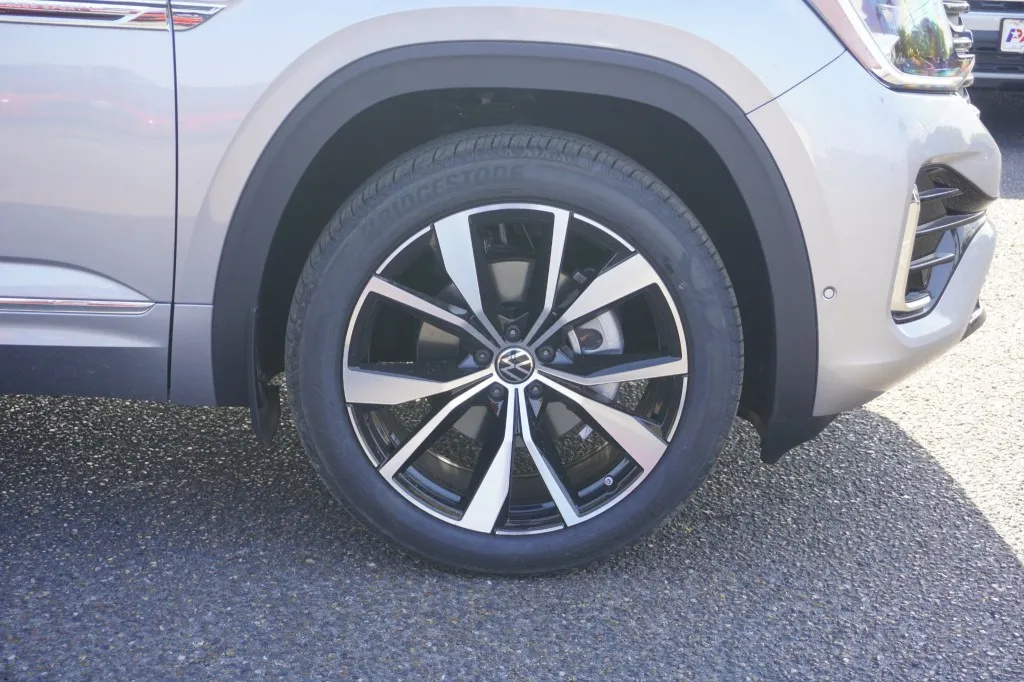 2026 Volkswagen Atlas Cross Sport 2.0T SEL Premium R-Line 2026 Volkswagen Atlas Cross Sport 2.0T SEL Premium R-Line