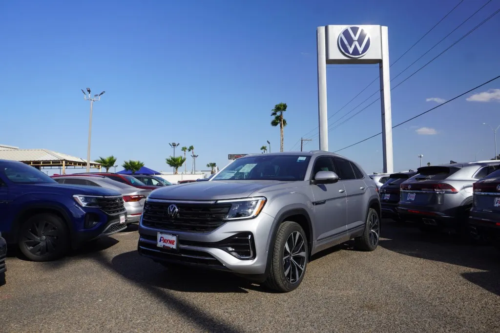 2026 Volkswagen Atlas Cross Sport 2.0T SEL Premium R-Line