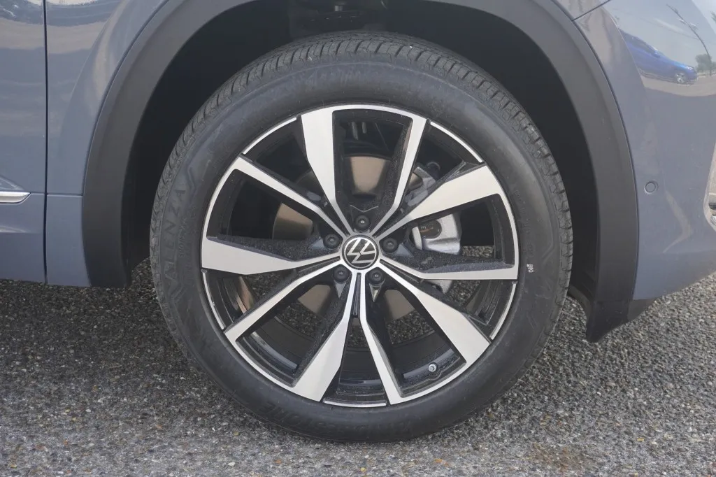 2026 Volkswagen Atlas Cross Sport 2.0T SEL Premium R-Line 2026 Volkswagen Atlas Cross Sport 2.0T SEL Premium R-Line