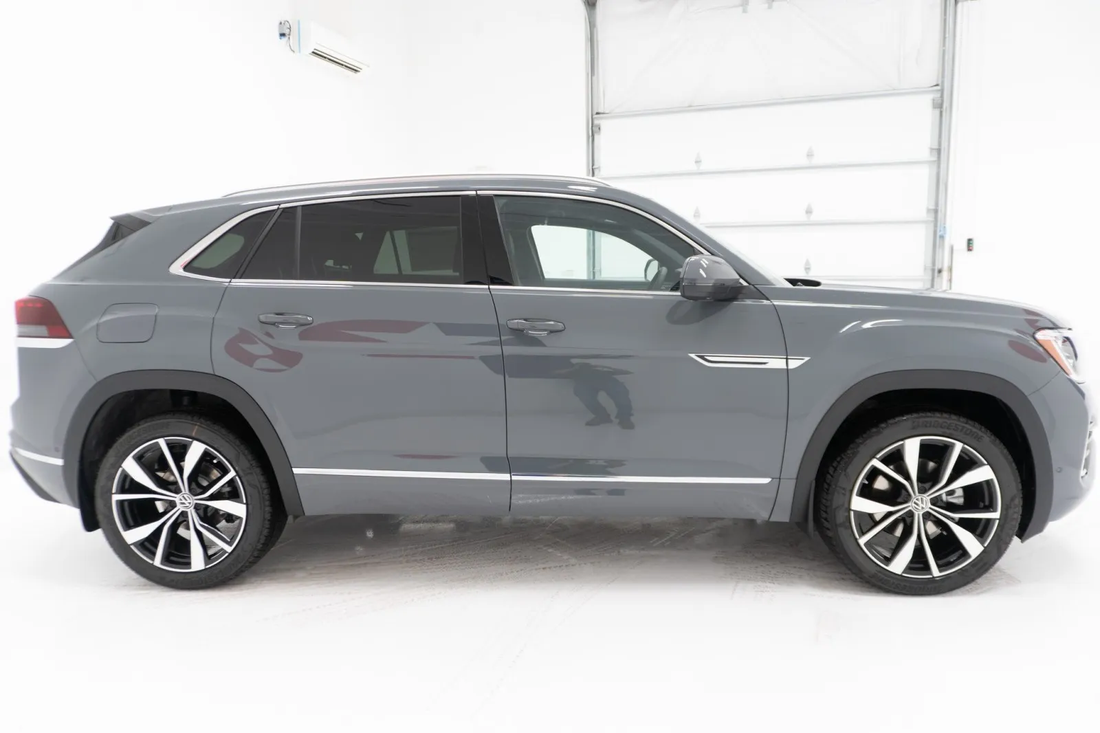 2026 Volkswagen Atlas Cross Sport 2.0T SEL Premium R-Line 2026 Volkswagen Atlas Cross Sport 2.0T SEL Premium R-Line