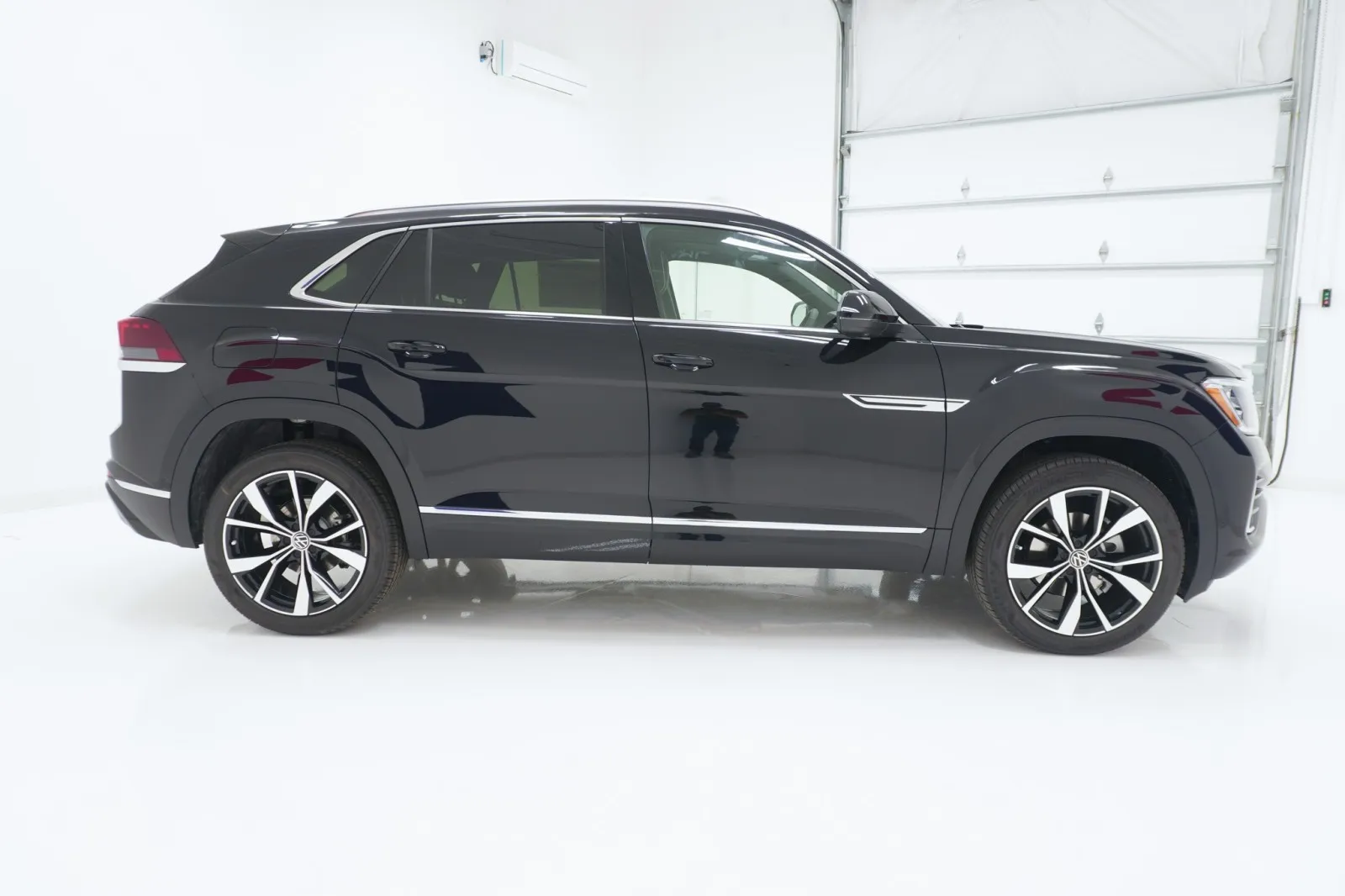 2026 Volkswagen Atlas Cross Sport 2.0T SEL Premium R-Line 2026 Volkswagen Atlas Cross Sport 2.0T SEL Premium R-Line