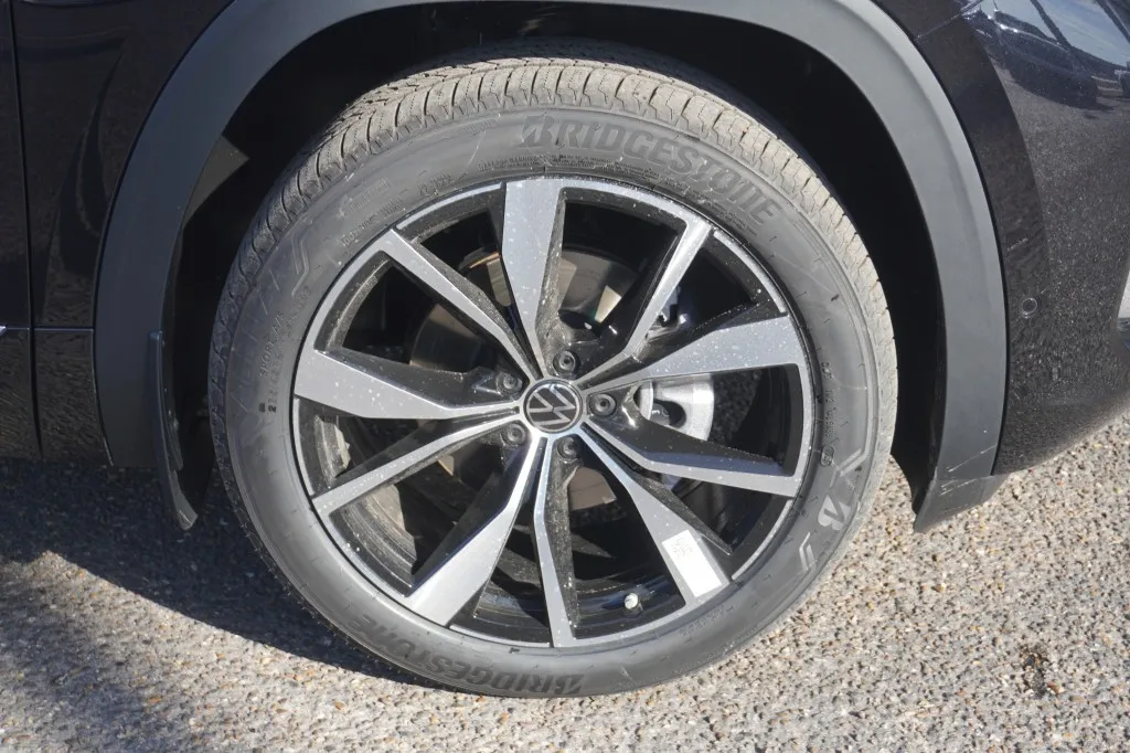 2026 Volkswagen Atlas Cross Sport 2.0T SEL Premium R-Line 2026 Volkswagen Atlas Cross Sport 2.0T SEL Premium R-Line