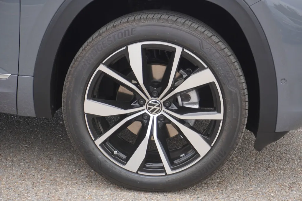 2026 Volkswagen Atlas Cross Sport 2.0T SEL Premium R-Line 2026 Volkswagen Atlas Cross Sport 2.0T SEL Premium R-Line