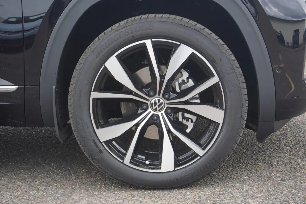 2026 Volkswagen Atlas Cross Sport 2.0T SEL Premium R-Line 2026 Volkswagen Atlas Cross Sport 2.0T SEL Premium R-Line