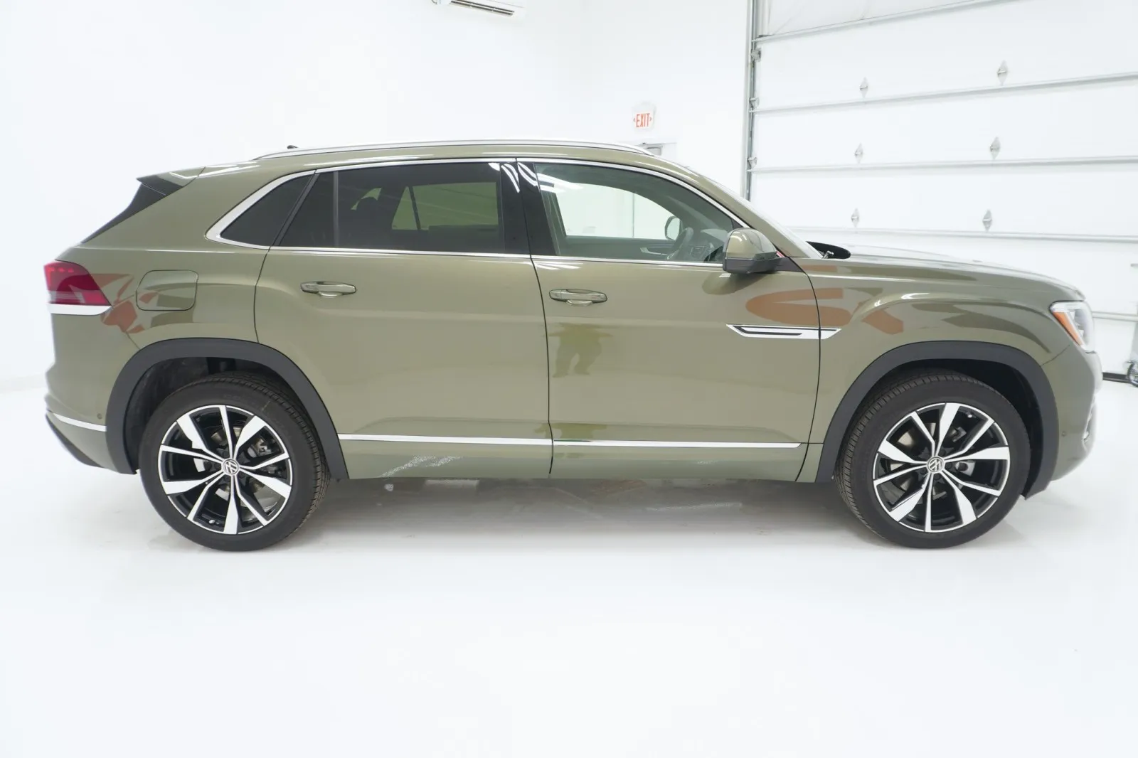 2026 Volkswagen Atlas Cross Sport 2.0T SEL Premium R-Line