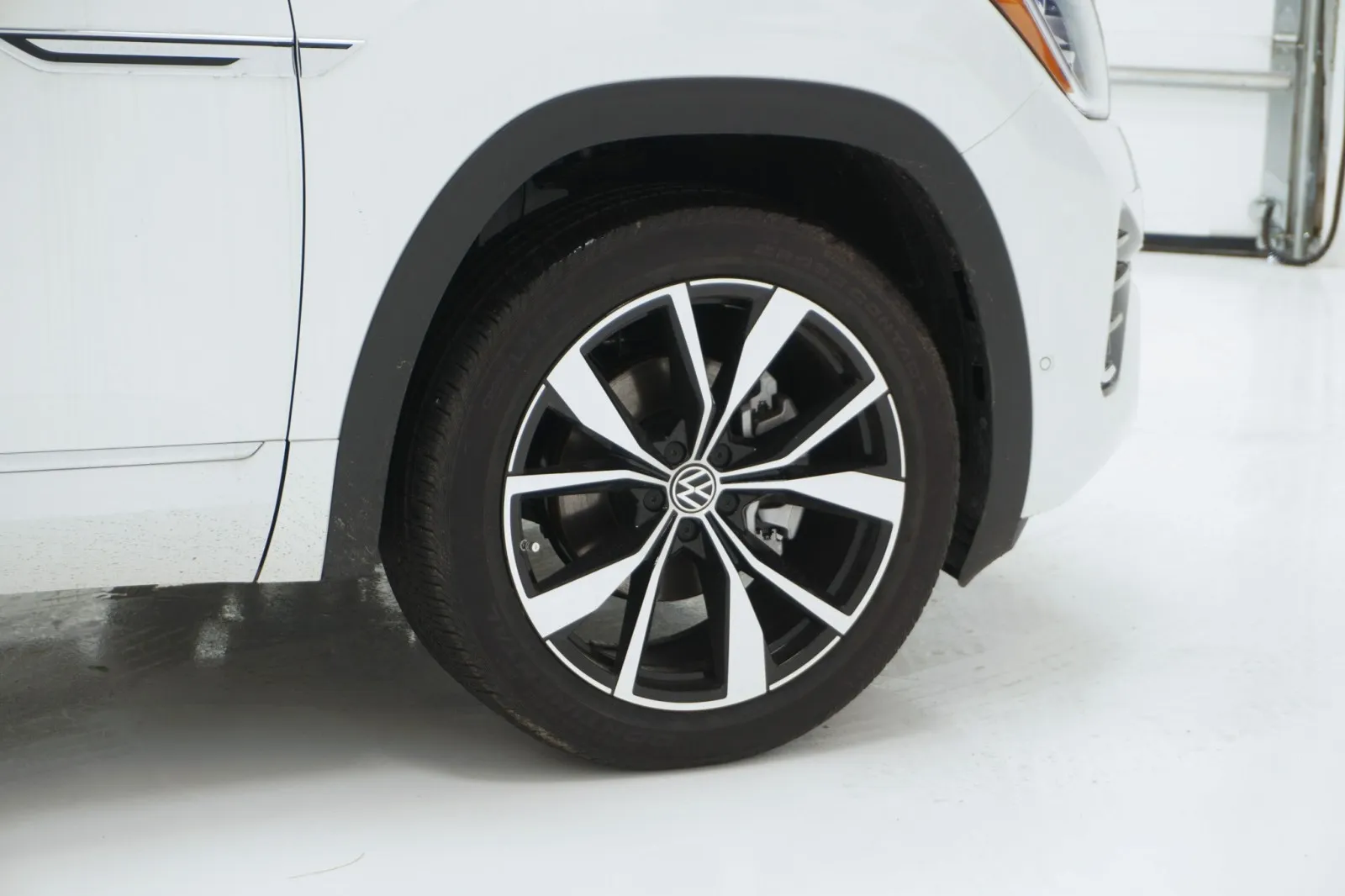 2026 Volkswagen Atlas Cross Sport SEL Premium R-LINE - Photo 5