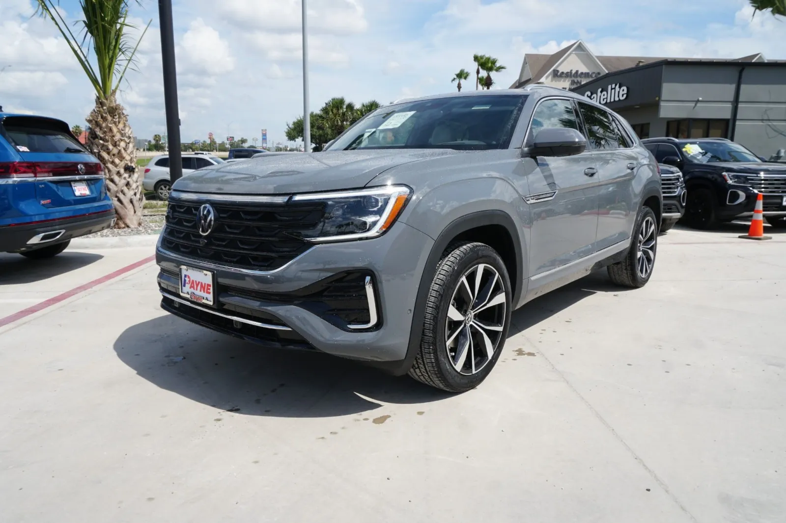 2025 Volkswagen Atlas Cross Sport 2.0T SEL Premium R-Line