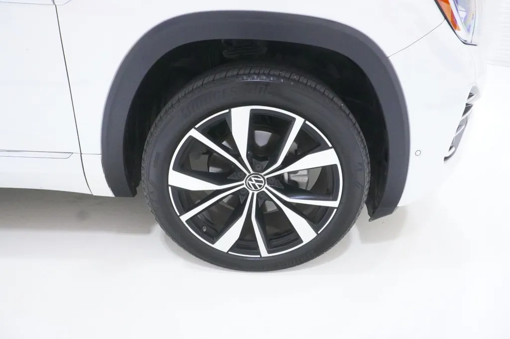 2024 Volkswagen Atlas Cross Sport 2.0T SEL Premium R-Line