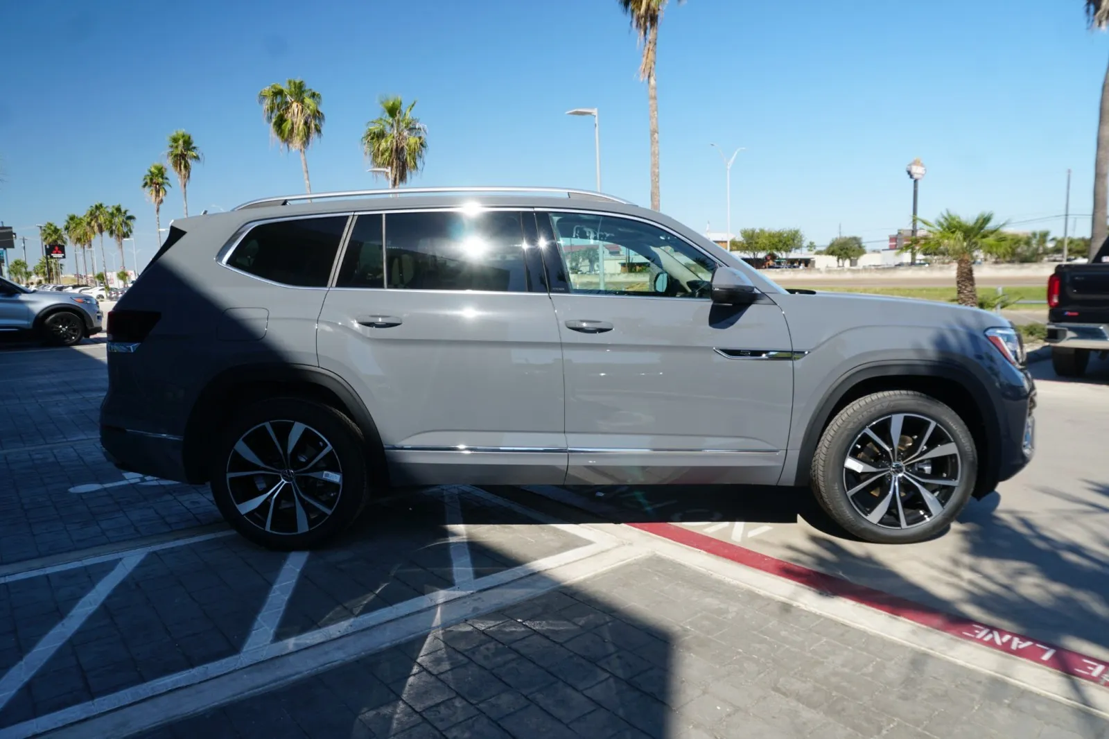 2026 Volkswagen Atlas 2.0T SEL Premium R-Line