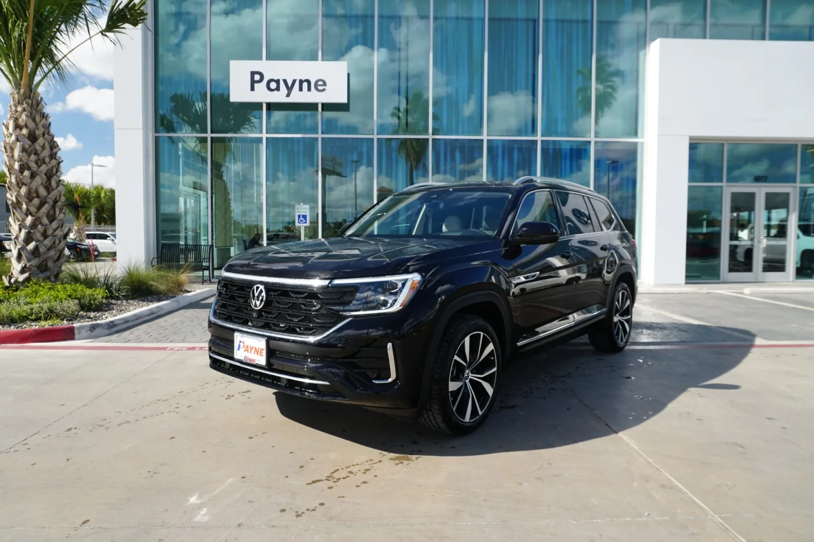 2026 Volkswagen Atlas SEL Premium R-Line's photo