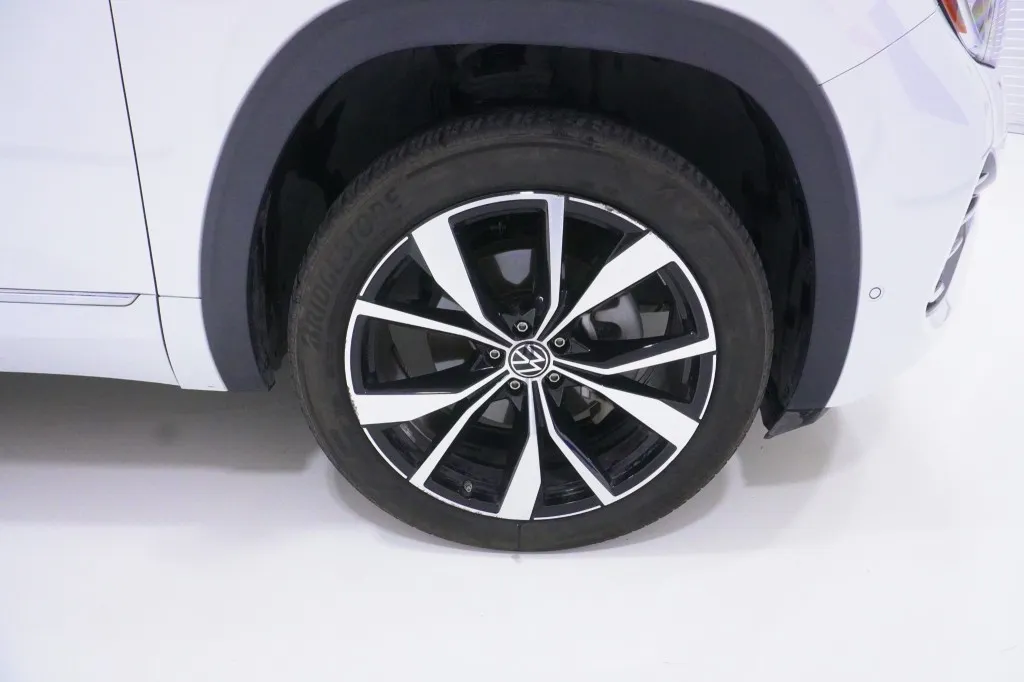2025 Volkswagen Atlas 2.0T SEL Premium R-Line 2025 Volkswagen Atlas 2.0T SEL Premium R-Line