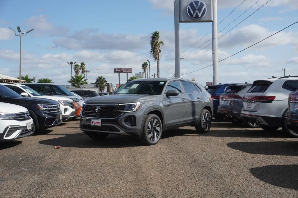 2026 Volkswagen Atlas Cross Sport 2.0T SE w/Technology