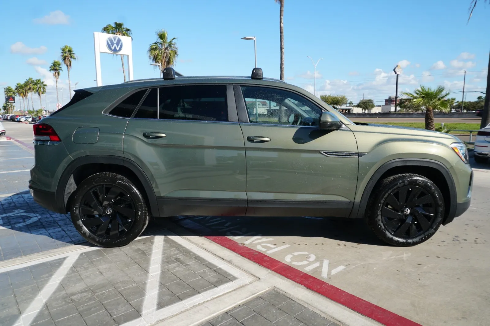2026 Volkswagen Atlas Cross Sport 2.0T SE w/Technology