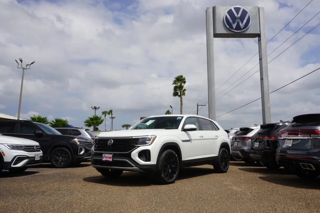2026 Volkswagen Atlas Cross Sport 2.0T SE w/Technology