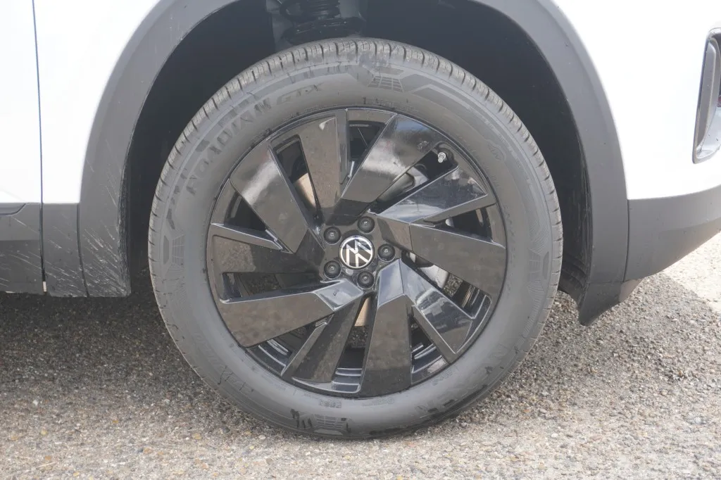 2026 Volkswagen Atlas Cross Sport 2.0T SE w/Technology 2026 Volkswagen Atlas Cross Sport 2.0T SE w/Technology