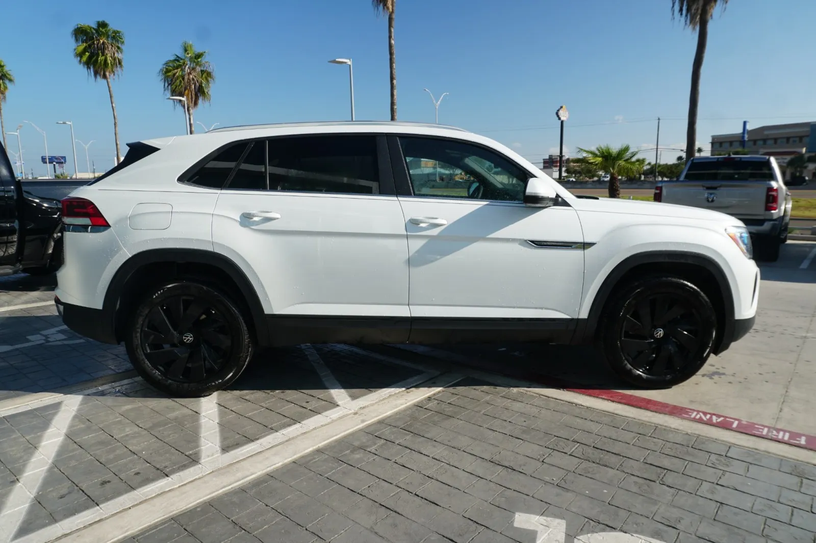 2026 Volkswagen Atlas Cross Sport 2.0T SE w/Technology