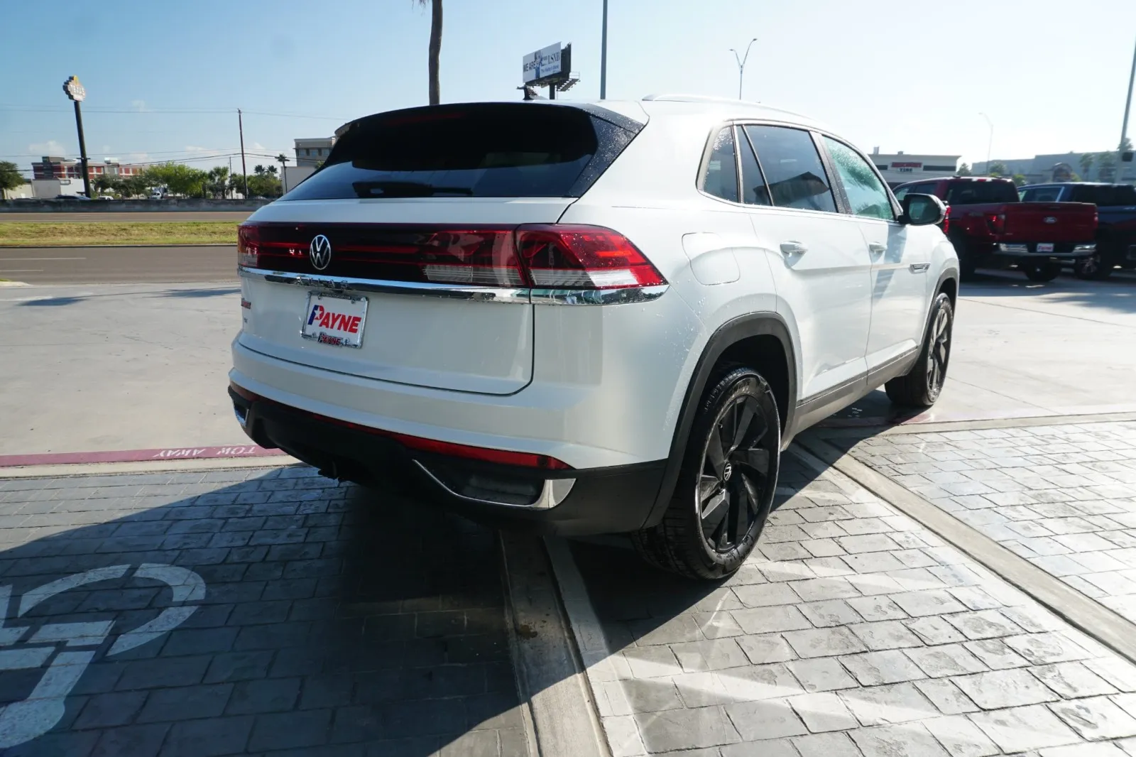 2026 Volkswagen Atlas Cross Sport 2.0T SE w/Technology
