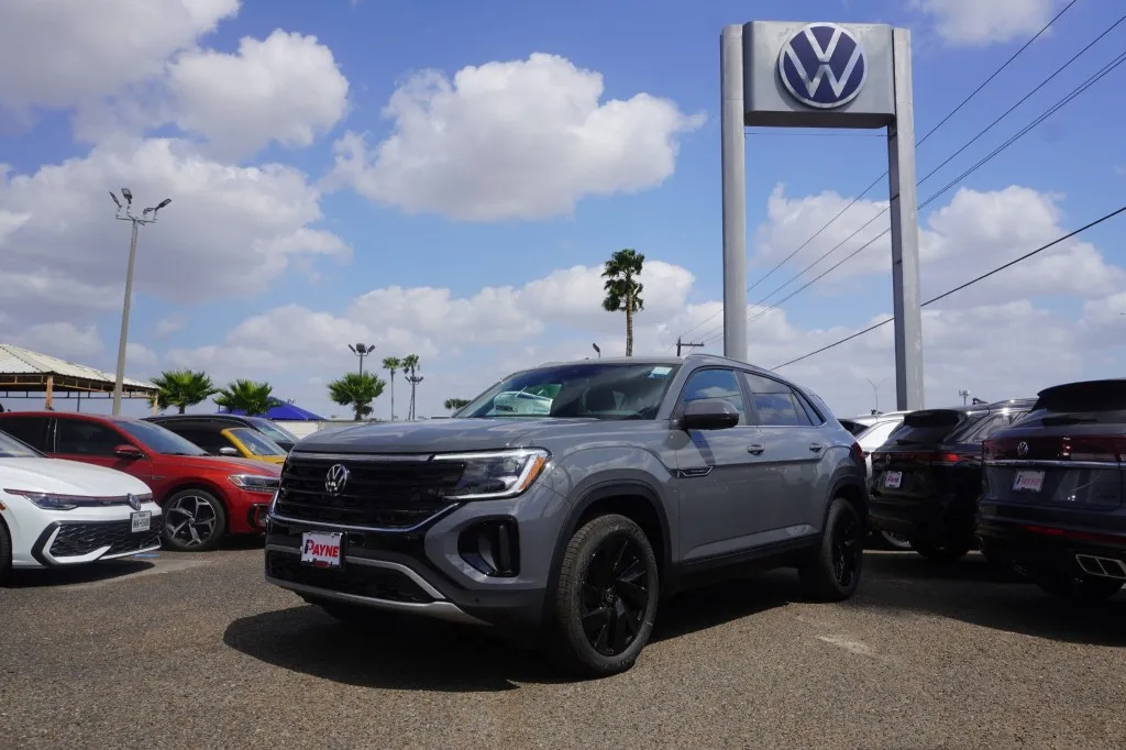 2026 Volkswagen Atlas Cross Sport 2.0T SE w/Technology