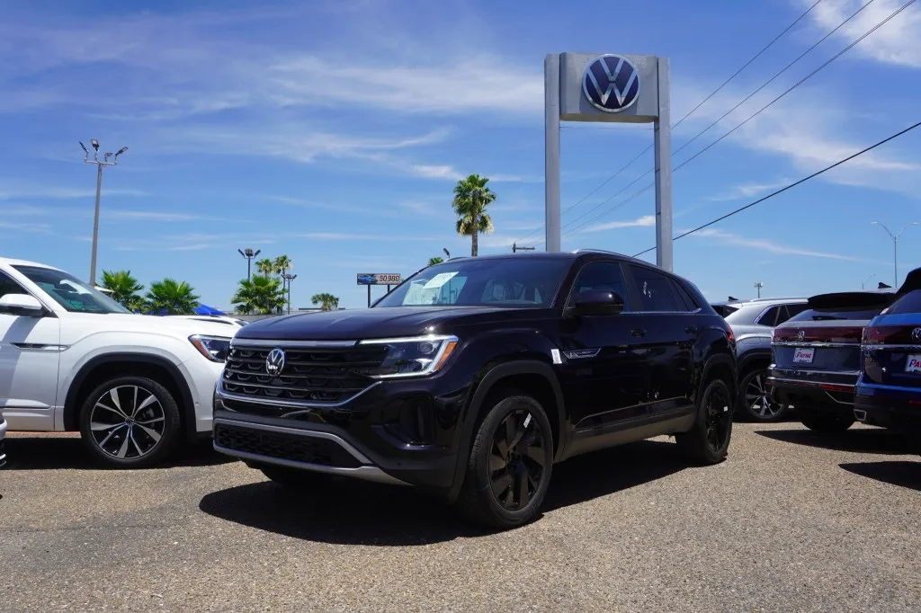 2026 Volkswagen Atlas Cross Sport 2.0T SE w/Technology