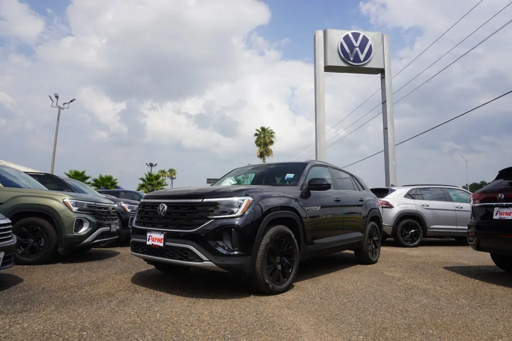 2026 Volkswagen Atlas Cross Sport 2.0T SE w/Technology
