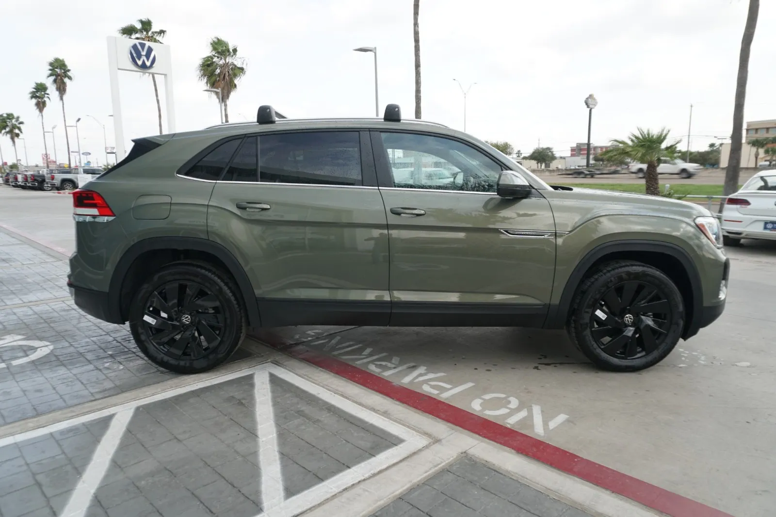 2026 Volkswagen Atlas Cross Sport 2.0T SE w/Technology