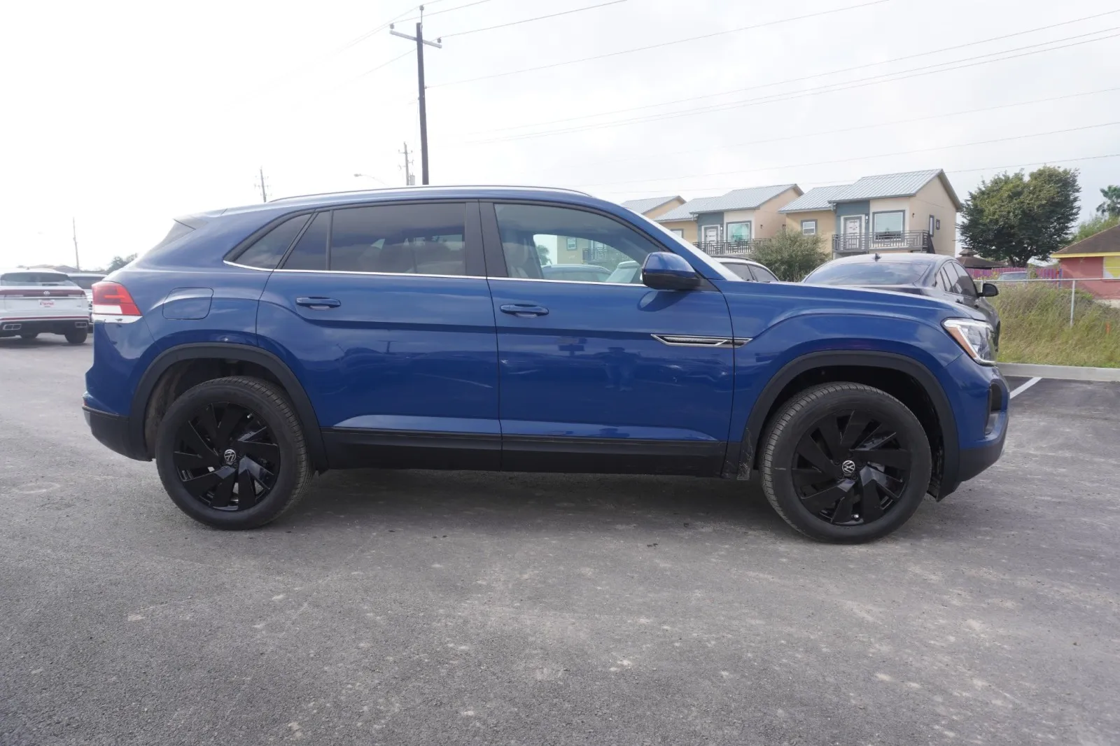 2025 Volkswagen Atlas Cross Sport 2.0T SE w/Technology