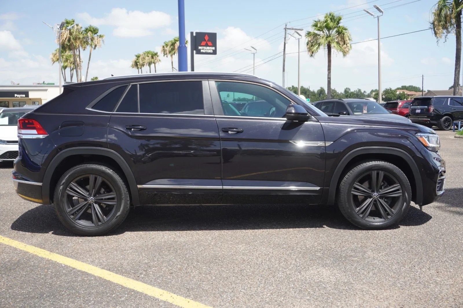 2021 Volkswagen Atlas Cross Sport 3.6L V6 SE w/Technology R-Line 2021 Volkswagen Atlas Cross Sport 3.6L V6 SE w/Technology R-Line