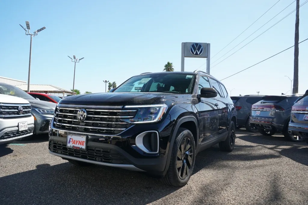 2022 Volkswagen Atlas Cross Sport SE Technology photo 3