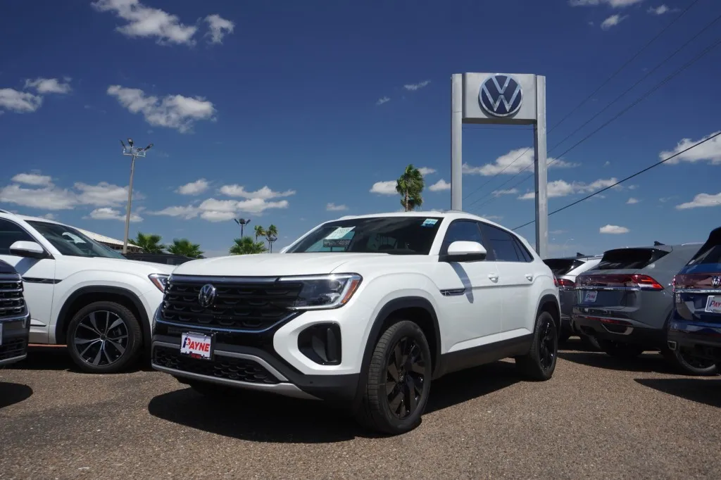 2026 Volkswagen Atlas Cross Sport 2.0T SE w/Technology