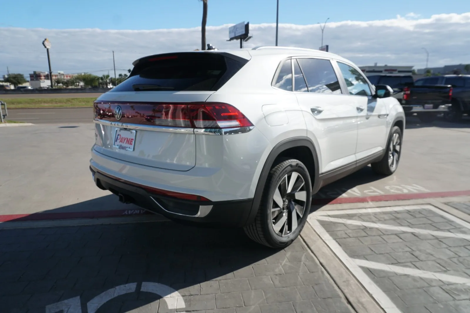 2026 Volkswagen Atlas Cross Sport 2.0T SE w/Technology