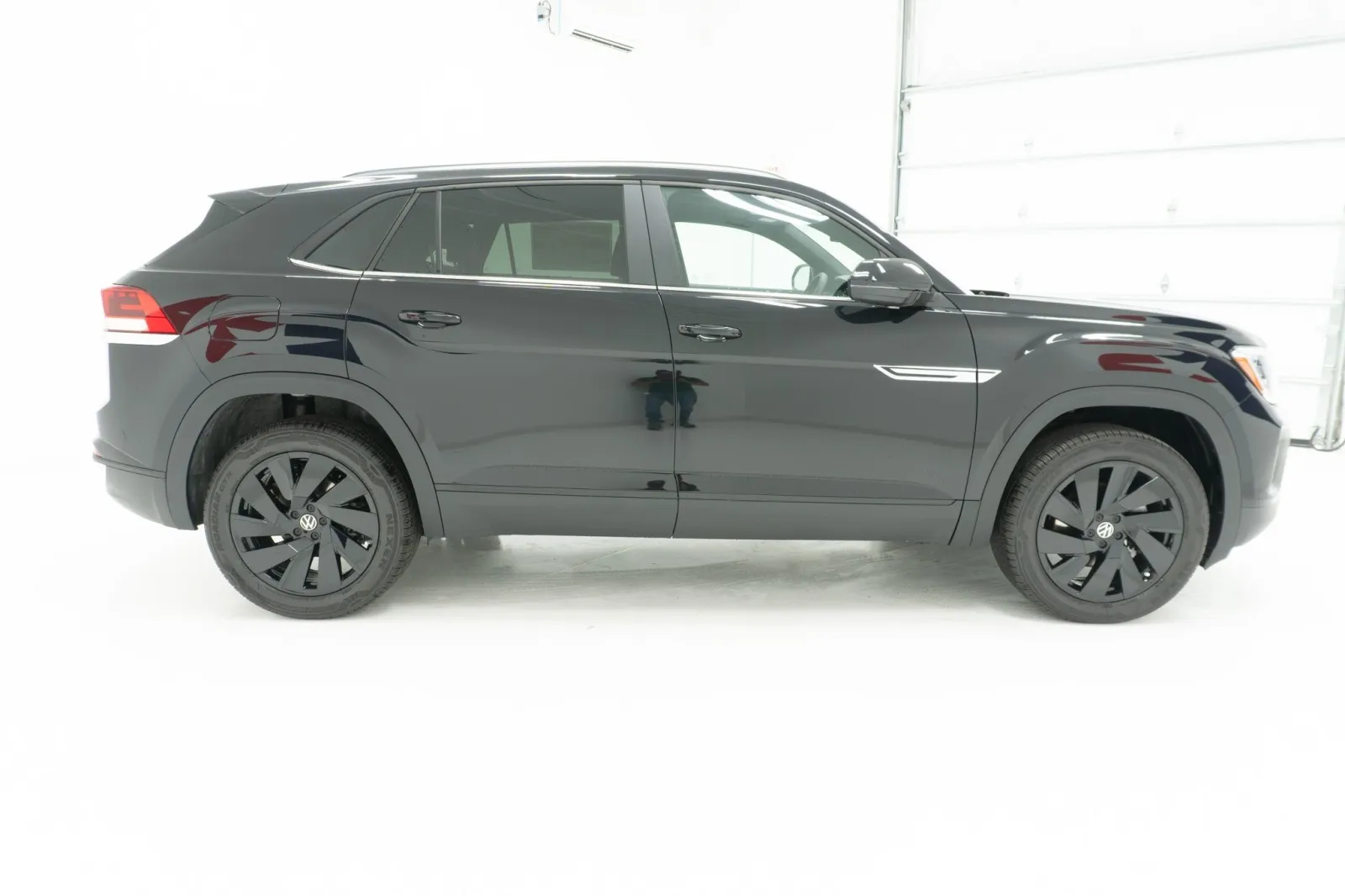 2026 Volkswagen Atlas Cross Sport SE w/Tech - Photo 4