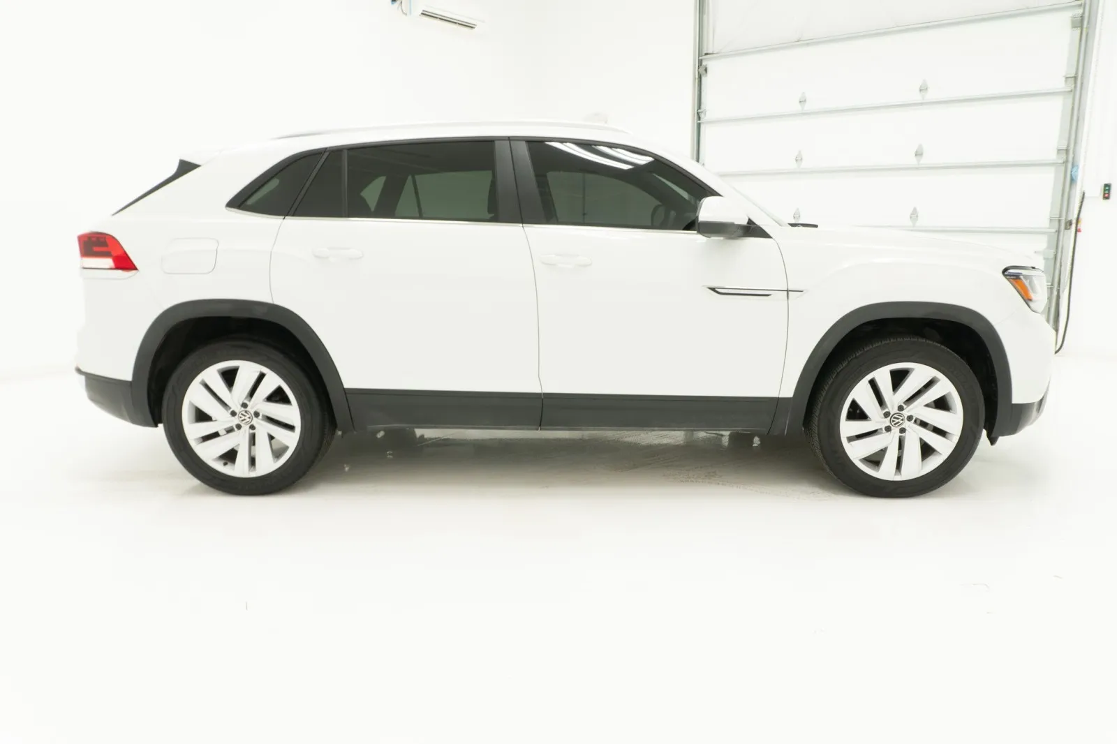 2023 Volkswagen Atlas Cross Sport 2.0T SE w/Technology